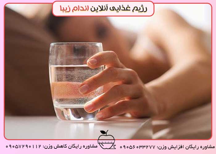 اهمیت نوشیدن آب در زمان پریود